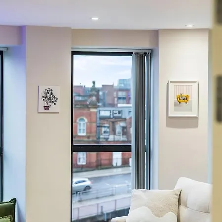 Penthouse In Near Train Station Free Wifi Free Parking