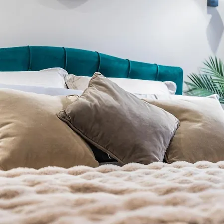 Penthouse In Near Train Station Free Wifi Free Parking Apartment Leeds (West Yorkshire)