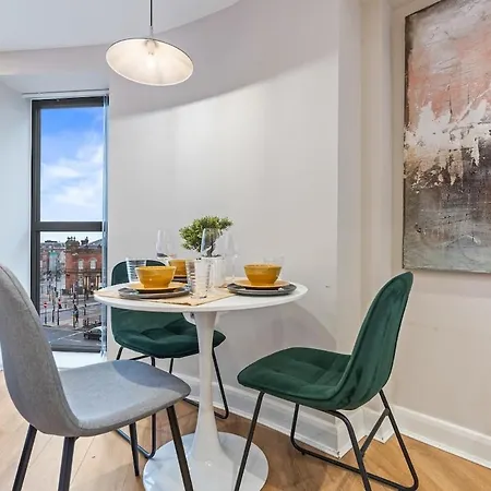 公寓 Penthouse In Near Train Station Free Wifi Free Parking *