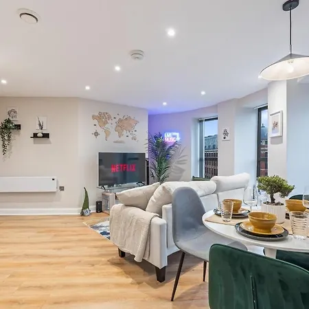 Penthouse In Near Train Station Free Wifi Free Parking Leeds (West Yorkshire)