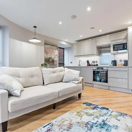 公寓 Penthouse In Near Train Station Free Wifi Free Parking *