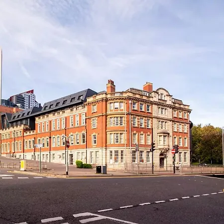Comfortable Penthouse In Heart Of Centre Near Train Station Free Wifi
