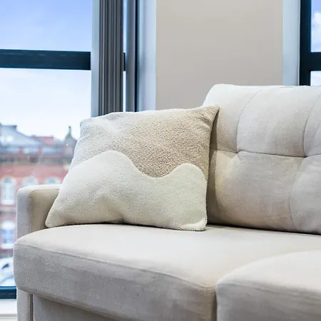 Penthouse In Near Train Station Free Wifi Free Parking *
