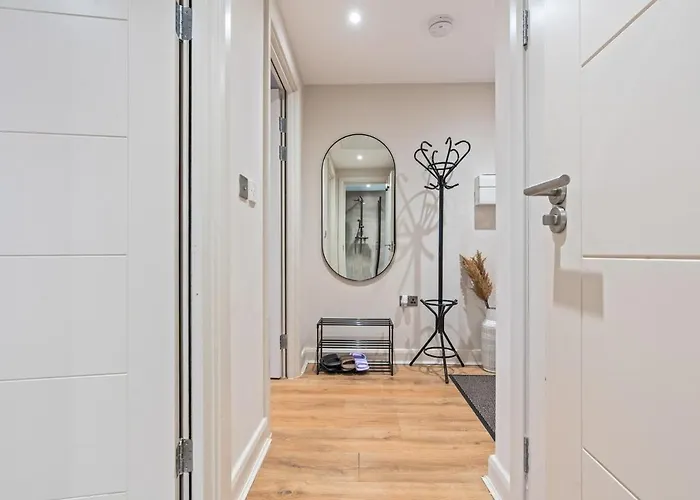 Penthouse In Near Train Station Free Wifi Free Parking Apartment *