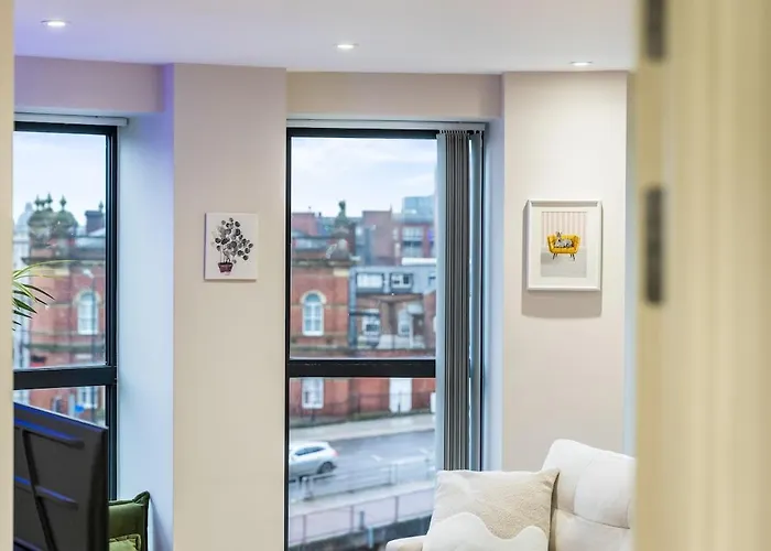 Penthouse In Near Train Station Free Wifi Free Parking