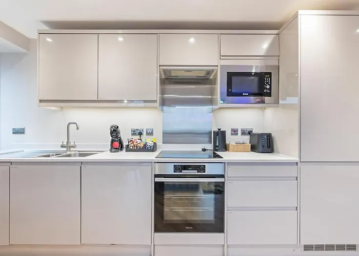 Penthouse In Near Train Station Free Wifi Free Parking