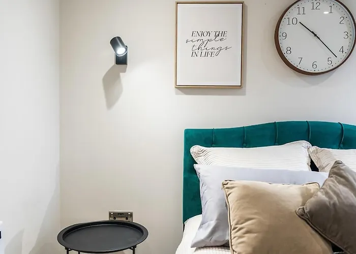 Penthouse In Near Train Station Free Wifi Free Parking Apartment *