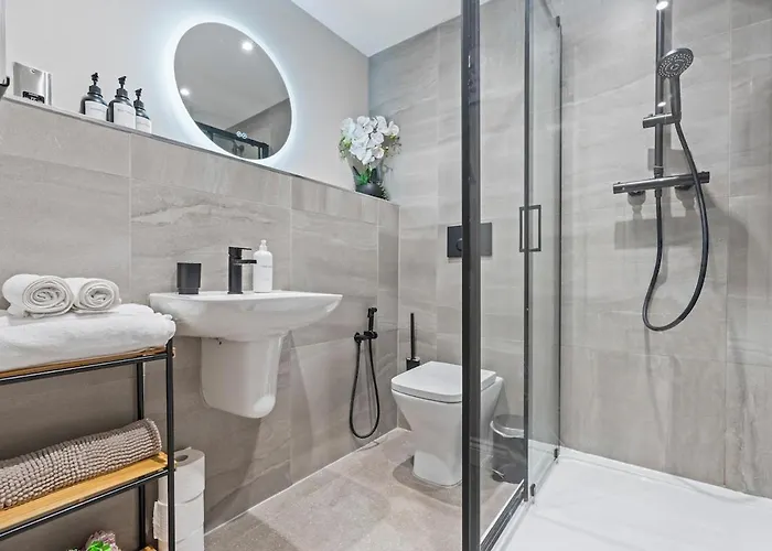 Penthouse In Near Train Station Free Wifi Free Parking Apartament *