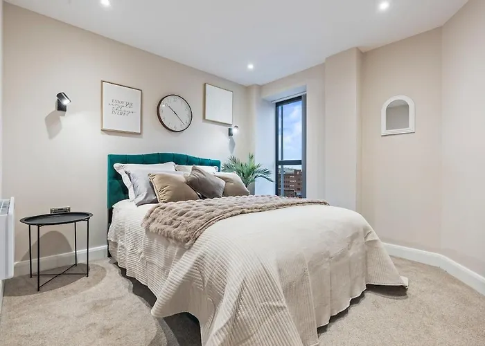 Apartment Penthouse In Near Train Station Free Wifi Free Parking Leeds (West Yorkshire)