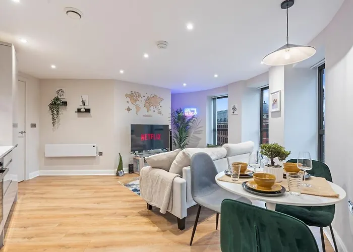 Penthouse In Near Train Station Free Wifi Free Parking Leeds (West Yorkshire)